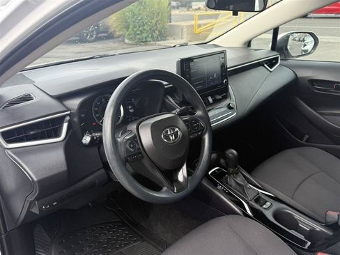 Used 2022 Toyota Corolla LE FWD image 12