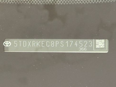 Used 2023 Toyota Sienna XSE image 21