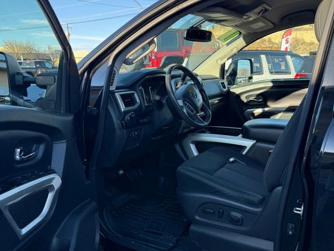 Used 2016 Nissan Titan PRO-4X image 9