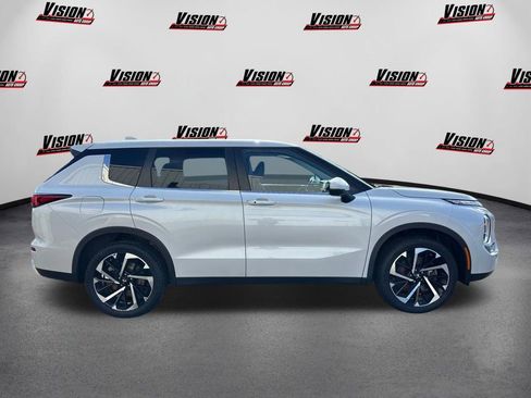 Used 2023 Mitsubishi Outlander SE image 4