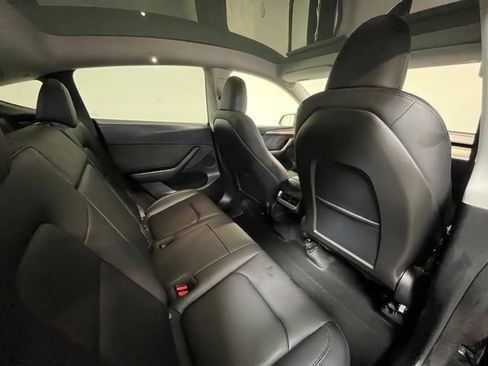 Used 2024 Tesla Model Y Long Range RWD image 12