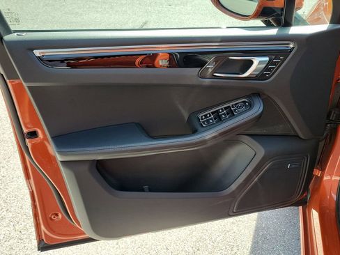 Certified 2024 Porsche Macan AWD/4WD image 24