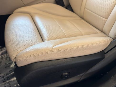 Used 2019 Mercedes-Benz C 300 Sedan image 16