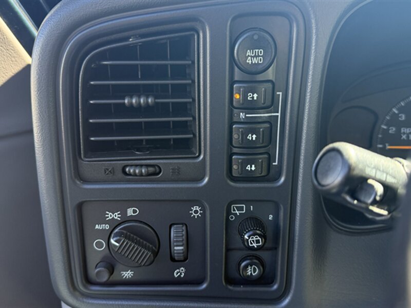 Used 2004 Chevrolet Suburban LS w/ Preferred Equipment Group AWD/4WD image 17
