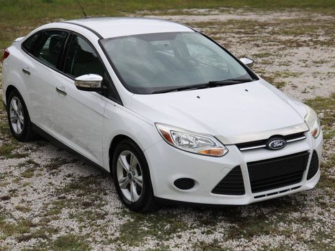 Used 2014 Ford Focus SE FWD image 15