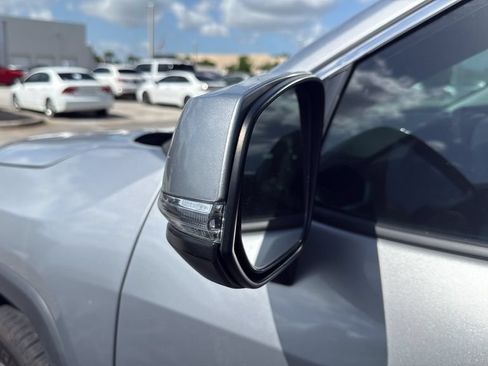 Used 2022 Toyota RAV4 XLE AWD/4WD image 4