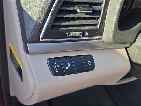 Used 2017 Hyundai Elantra SE w/ SE A/T Tech Package 03 image 8