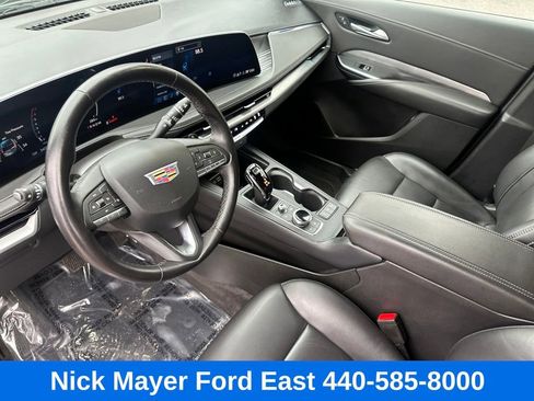 Used 2025 Cadillac XT4 Premium Luxury image 36