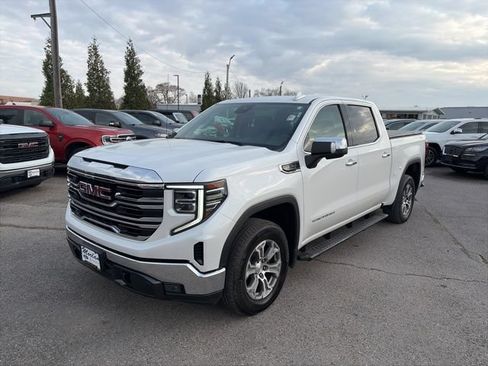 Used 2022 GMC Sierra 1500 SLT w/ SLT Convenience Package AWD/4WD image 2