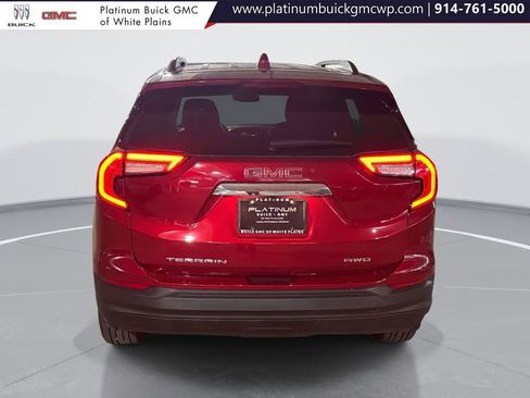 Used 2024 GMC Terrain SLE w/ Driver Convenience Package image 6