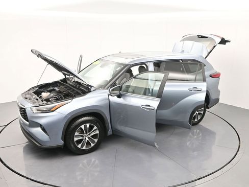 Used 2023 Toyota Highlander XLE image 31