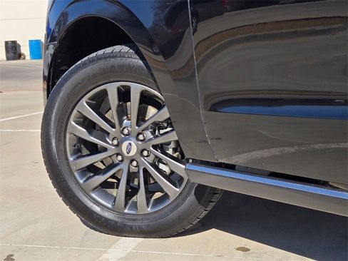 Used 2021 Ford Expedition Limited image 32