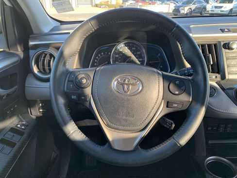 Used 2013 Toyota RAV4 Limited image 18