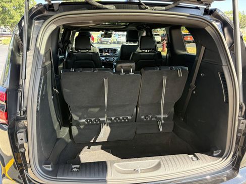Used 2026 Chrysler Pacifica Limited FWD image 20