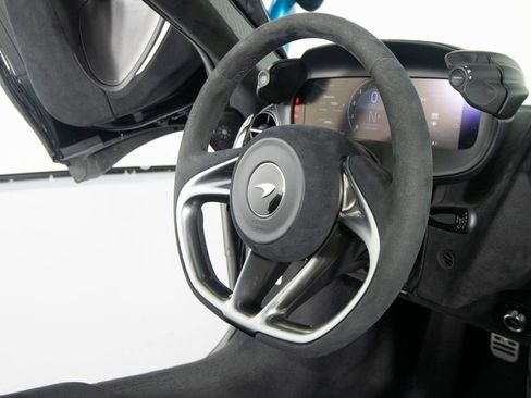 Used 2024 McLaren 750S Spider RWD image 32