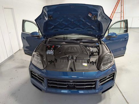 Used 2024 Porsche Cayenne S image 10
