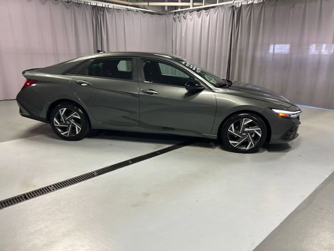 Used 2025 Hyundai Elantra Sport FWD image 8