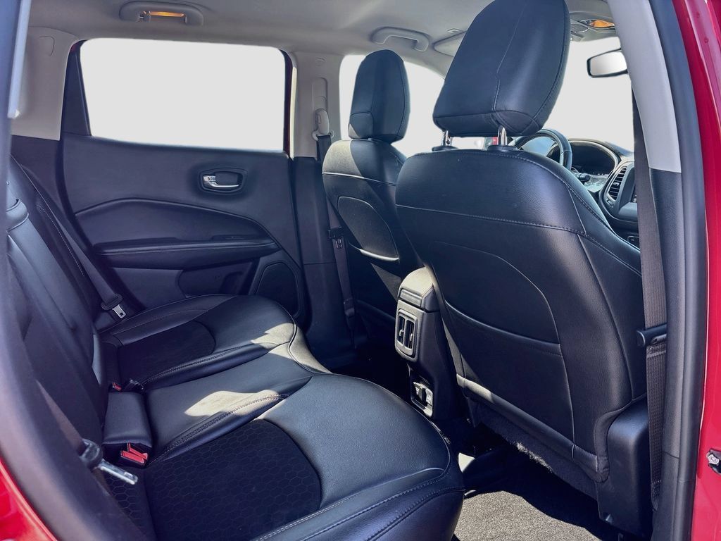 Used 2019 Jeep Compass Latitude w/ Cold Weather Group AWD/4WD image 16
