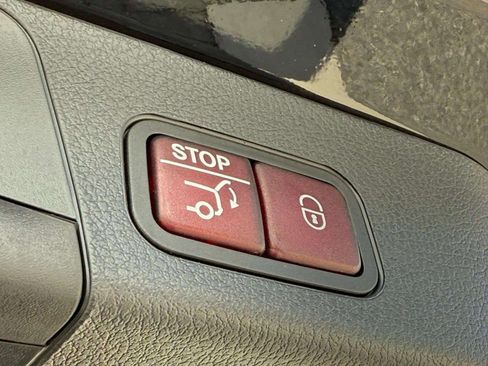 Used 2025 Mercedes-Benz GLB 250 GLB 250 image 23