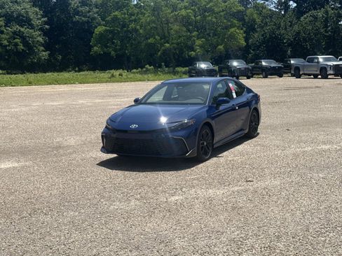New 2026 Toyota Camry SE FWD image 7