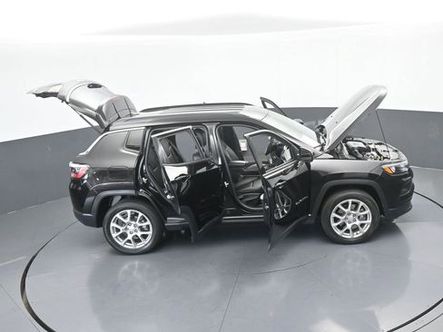 Used 2024 Jeep Compass Latitude image 63