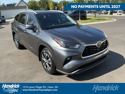 Used 2024 Toyota Highlander XLE AWD/4WD image 1