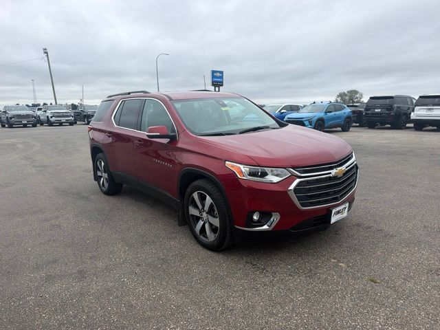 Used 2021 Chevrolet Traverse LT w/ LT Premium Package AWD/4WD image 4
