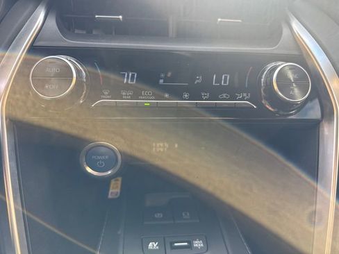 Used 2022 Toyota Venza LE image 35