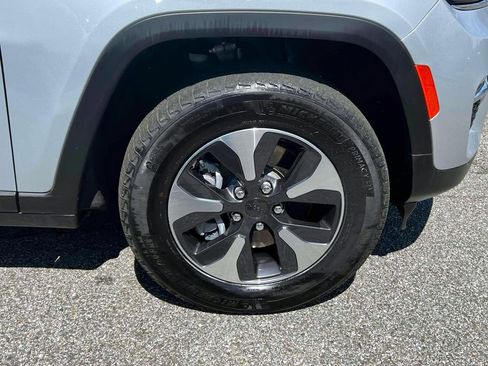 Used 2023 Jeep Grand Cherokee 4WD 4xe image 10