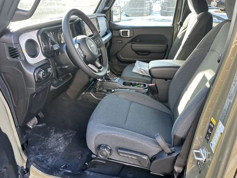 New 2026 Jeep Gladiator Sport image 25