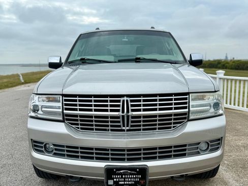 Used 2007 Lincoln Navigator Ultimate image 2