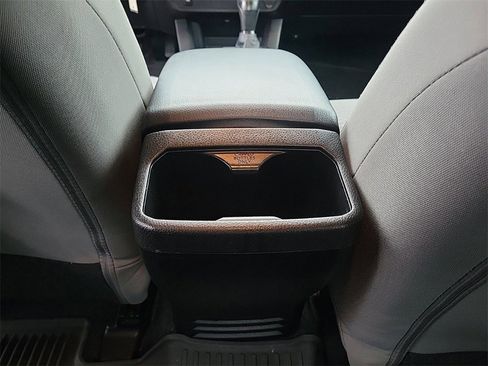 Used 2017 Toyota Tacoma SR image 11