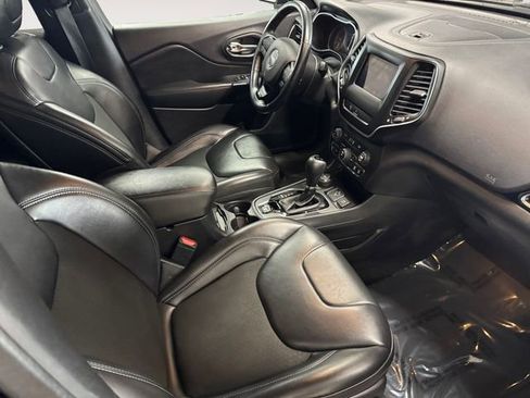 Used 2020 Jeep Cherokee Latitude Plus AWD/4WD image 4