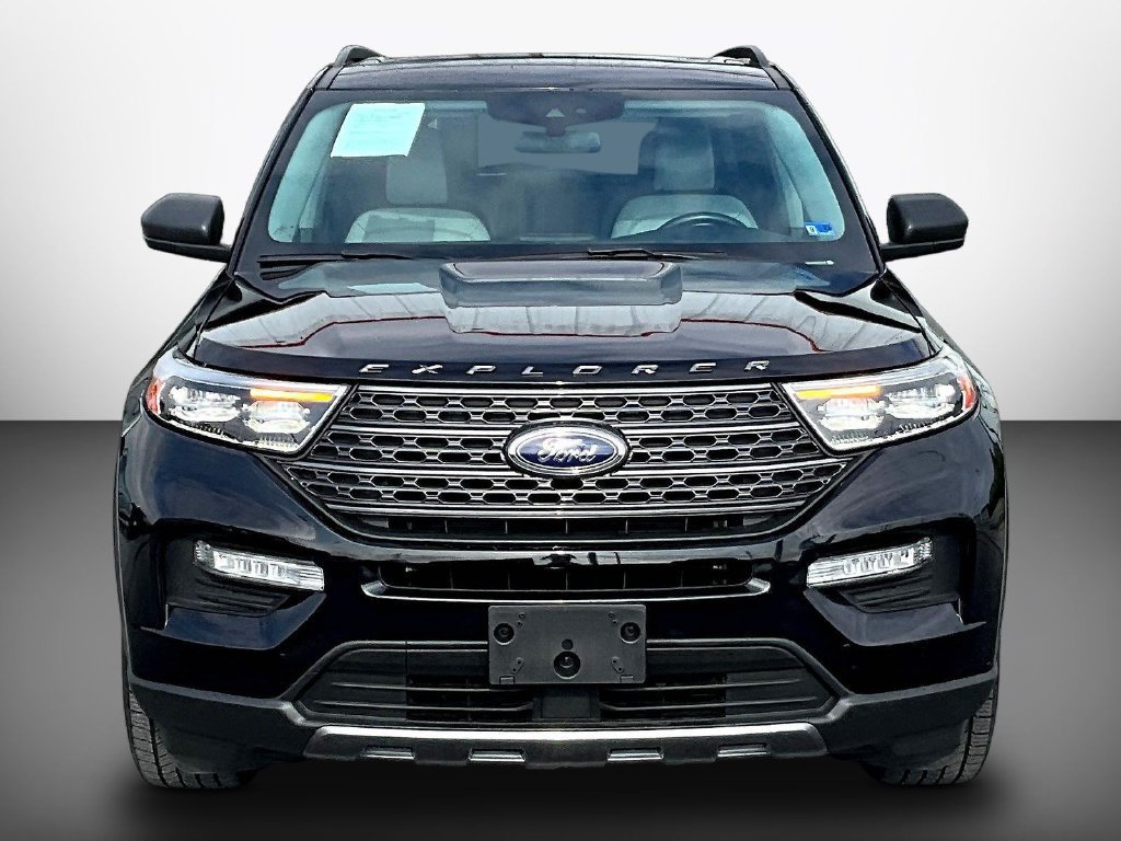 Used 2021 Ford Explorer XLT w/ Equipment Group 202A AWD/4WD image 2