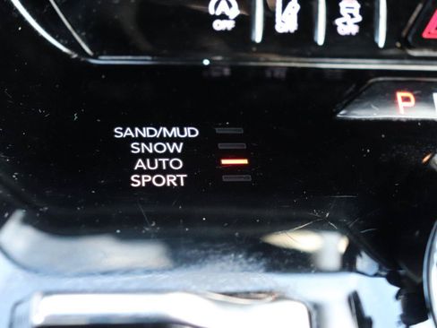 Used 2024 Jeep Wagoneer L Series II w/ Flexible Seating Group AWD/4WD image 45
