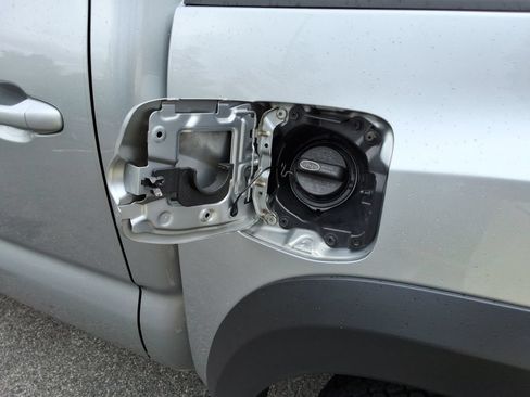 Used 2023 Toyota Tacoma TRD Off-Road w/ TRD Premium Off Road Package AWD/4WD image 11