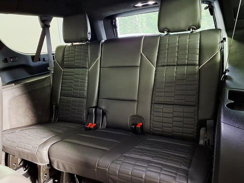 Used 2025 Cadillac Escalade ESV V AWD/4WD image 7