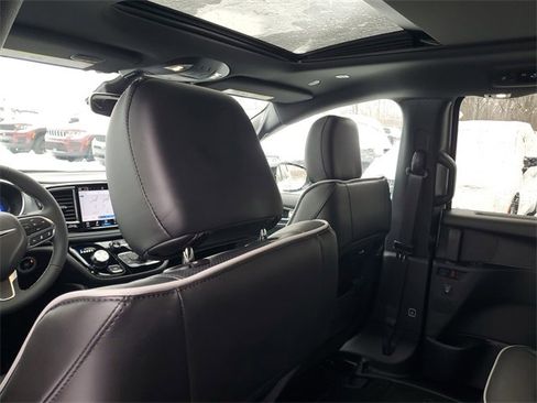 New 2026 Chrysler Pacifica Limited w/ Trailer Tow Group image 12