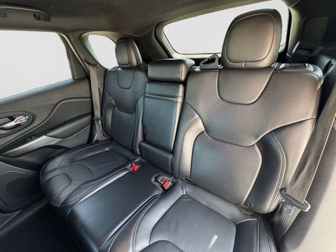 Used 2019 Jeep Cherokee High Altitude AWD/4WD image 12