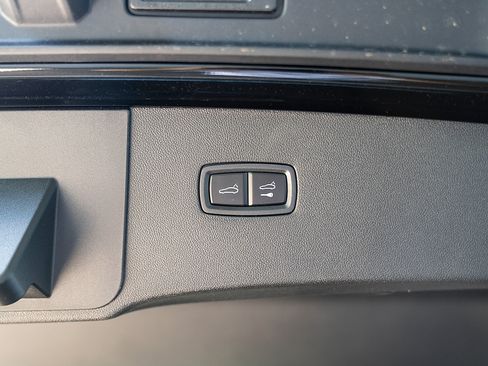 Used 2025 Porsche Cayenne image 24