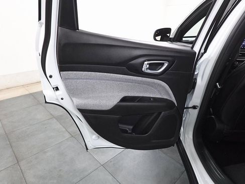 New 2026 Jeep Compass Latitude image 21