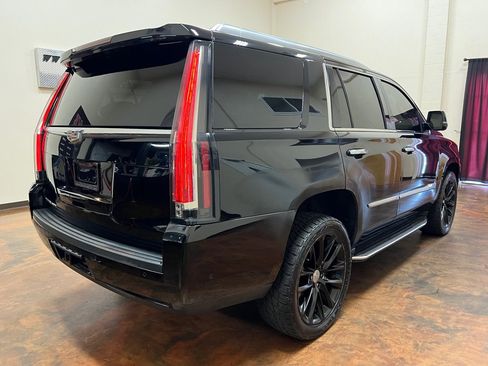 Used 2018 Cadillac Escalade Luxury RWD image 9