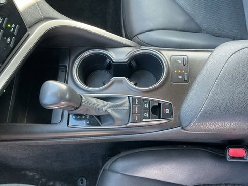 Used 2022 Toyota Camry XSE image 18