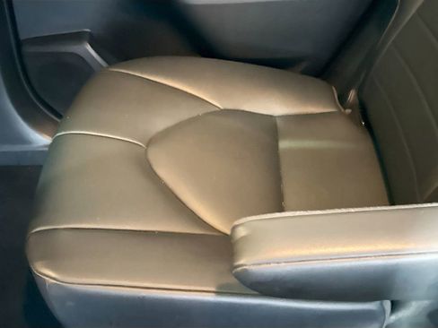 Used 2020 Toyota Highlander XLE image 29