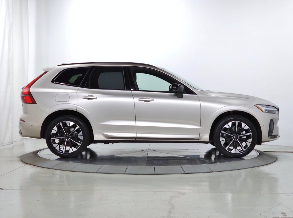 Used 2026 Volvo XC60 B5 Plus AWD/4WD image 11
