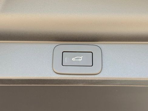 New 2026 Land Rover Range Rover Long Wheelbase SE image 37