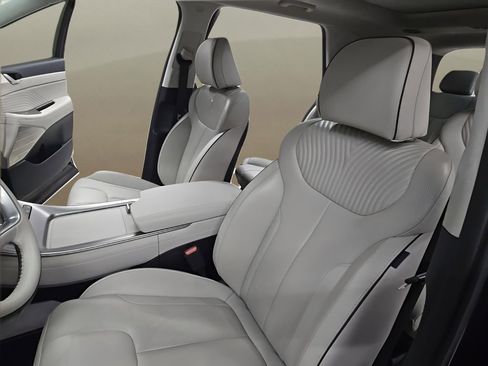 Used 2024 Hyundai Palisade Calligraphy image 13