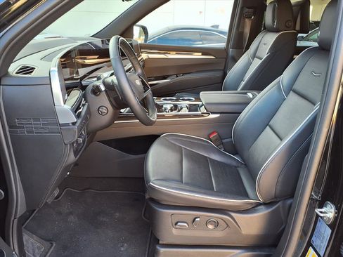 Certified 2025 Cadillac Escalade Premium Luxury image 13