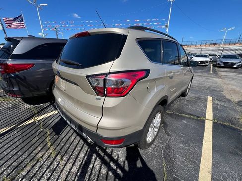 Used 2017 Ford Escape SE w/ Equipment Group 201A FWD image 4