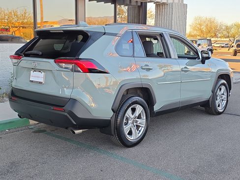 Used 2021 Toyota RAV4 XLE w/ Convenience Package image 5